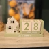 Calendário Decorativo Casinha Verde Mdf Cubo Pinho 15X4X7Cm